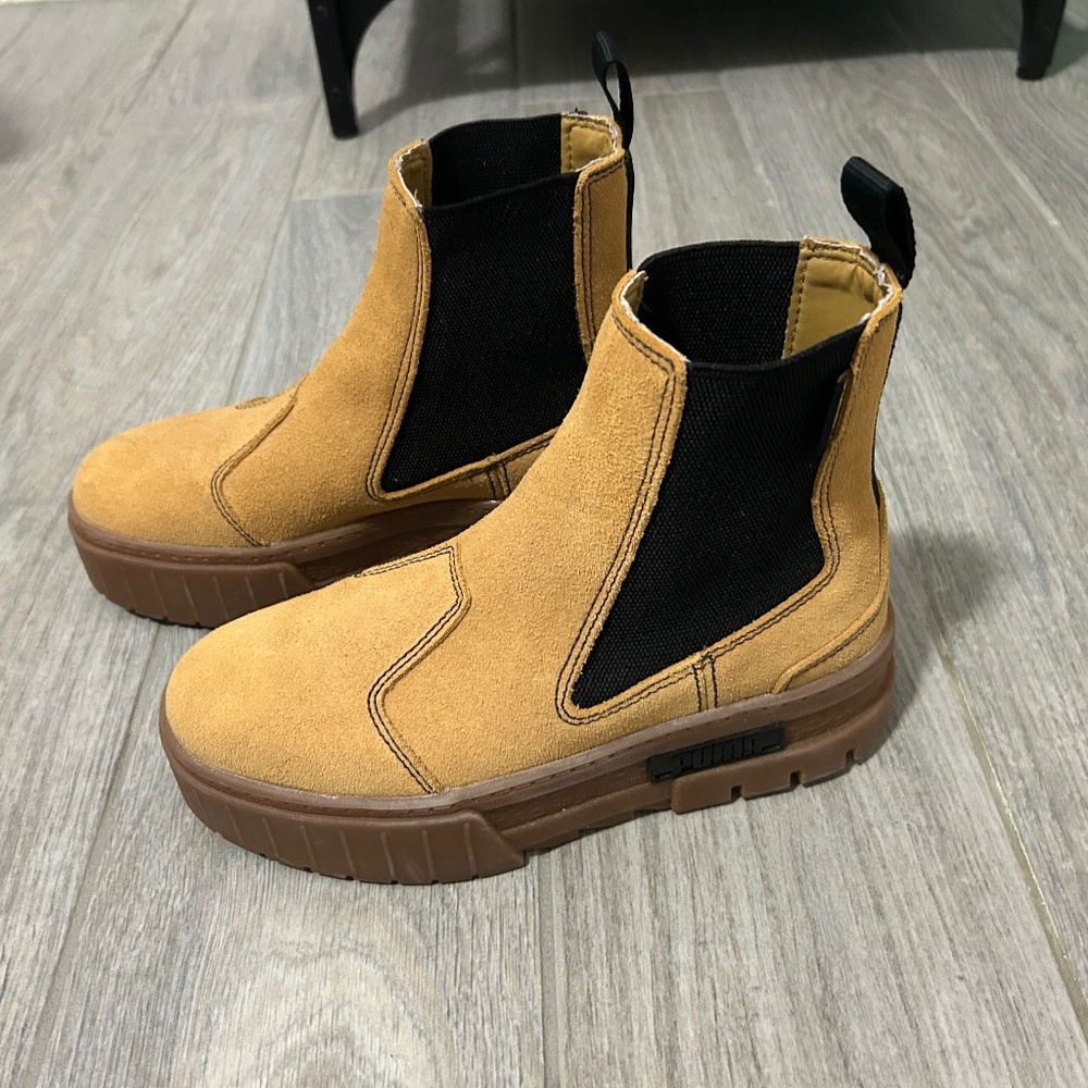 LIKE NEW! Women's Puma Mayze Tan Suede Platform Ankle Boot - 6